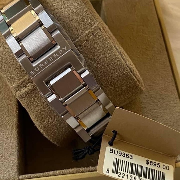 Burberry Men’s Blue Dial Stainless Watch
Swiss Made 
Sapphire Crystal - Picture 8 of 8